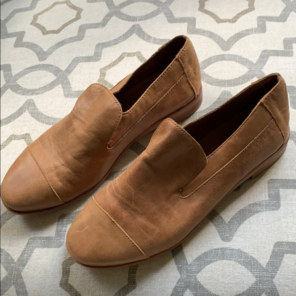 Jeffrey Campbell tan loafers 6M
